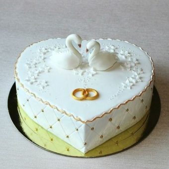 heart shape ring ceremony cake