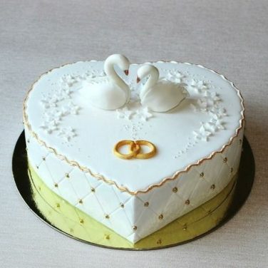 heart shape ring ceremony cake