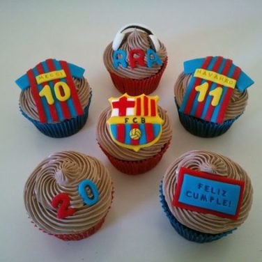 football theme cupcakes