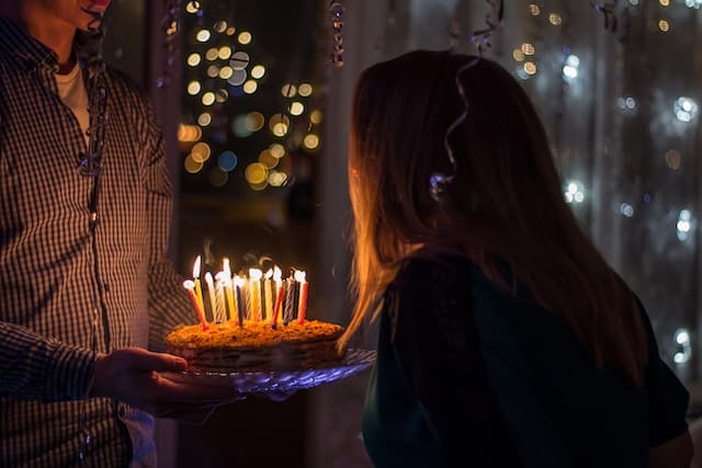 How to Surprise Wife On Her Birthday at Home